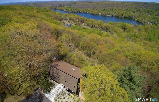 12 Hillcrest Court, Ridgefield, CT 06877
