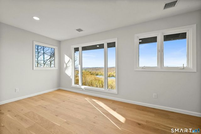 12 Hillcrest Court, Ridgefield, CT 06877