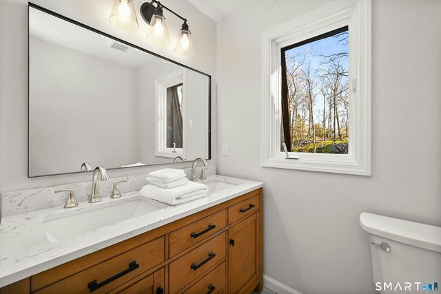 12 Hillcrest Court, Ridgefield, CT 06877