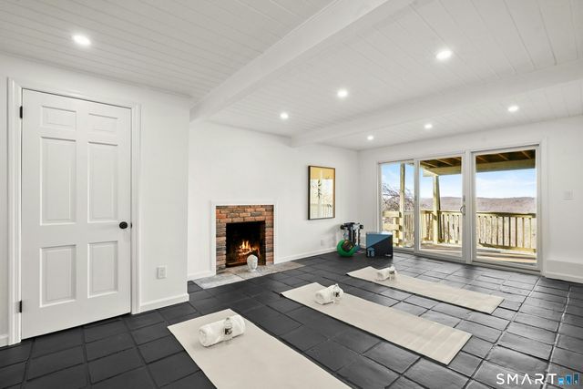12 Hillcrest Court, Ridgefield, CT 06877