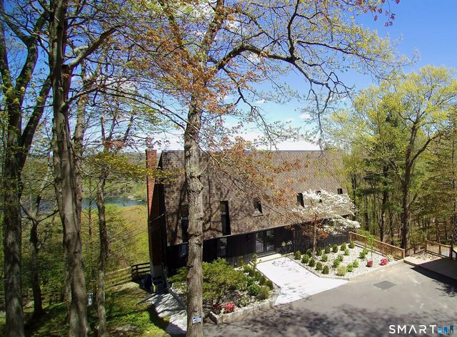 12 Hillcrest Court, Ridgefield, CT 06877