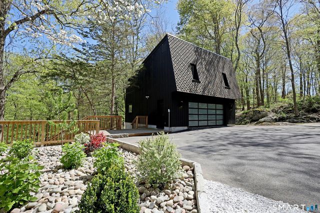 12 Hillcrest Court, Ridgefield, CT 06877
