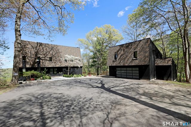 12 Hillcrest Court, Ridgefield, CT 06877