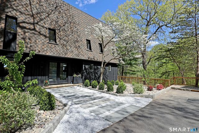 12 Hillcrest Court, Ridgefield, CT 06877