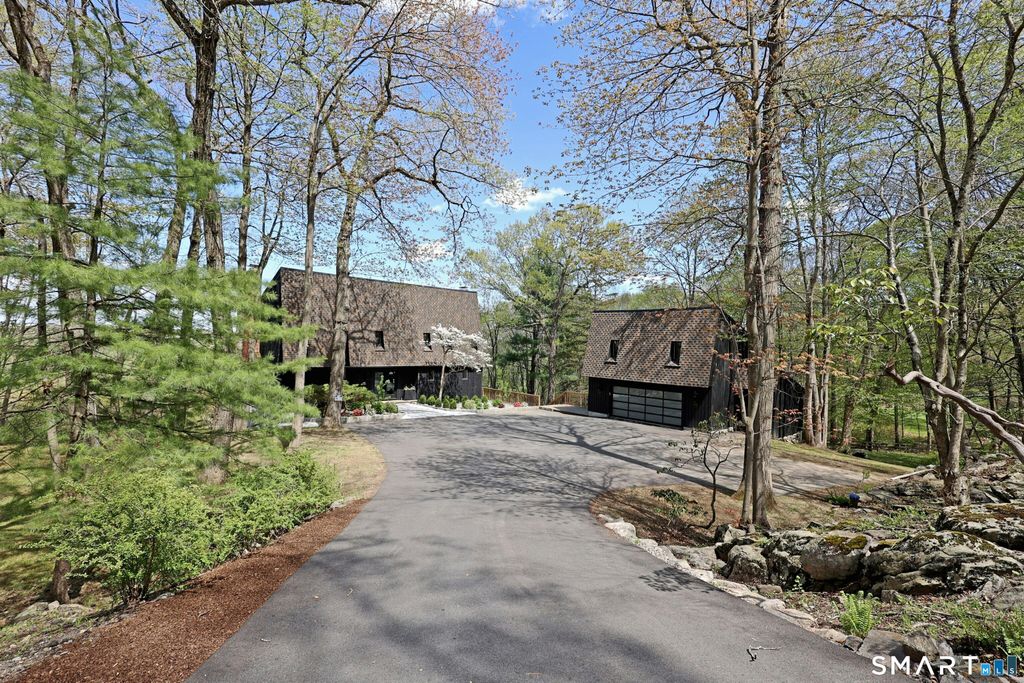 12 Hillcrest Court, Ridgefield, CT 06877