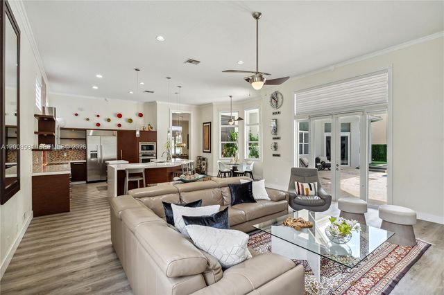 1371 Victoria Isle Dr, Weston, FL 33327