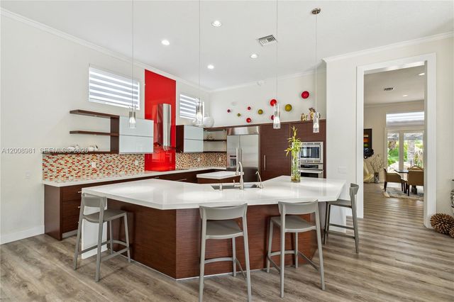 1371 Victoria Isle Dr, Weston, FL 33327
