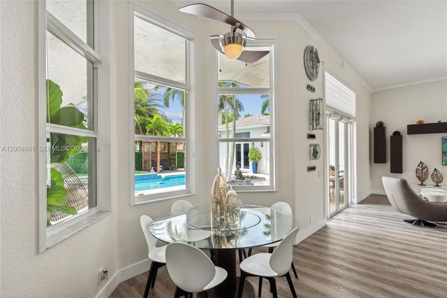 1371 Victoria Isle Dr, Weston, FL 33327
