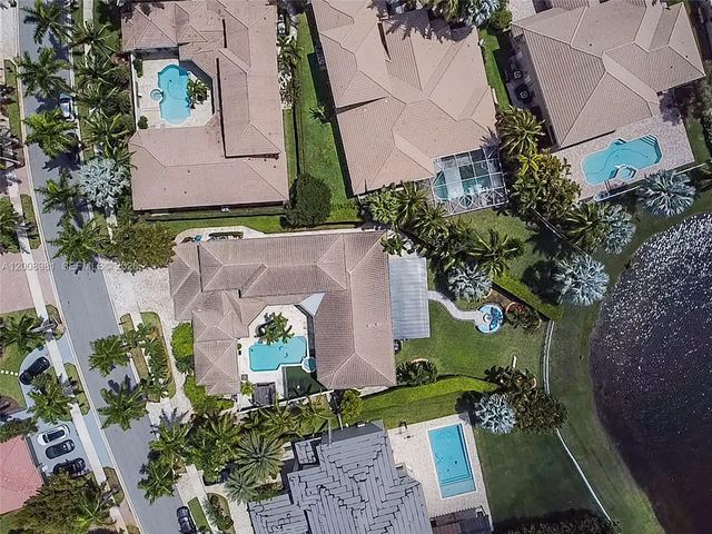 1371 Victoria Isle Dr, Weston, FL 33327