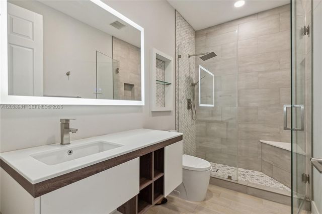 1371 Victoria Isle Dr, Weston, FL 33327
