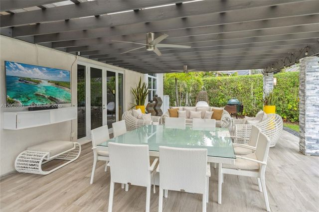 1371 Victoria Isle Dr, Weston, FL 33327