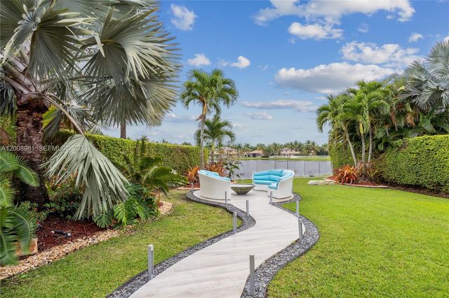 1371 Victoria Isle Dr, Weston, FL 33327