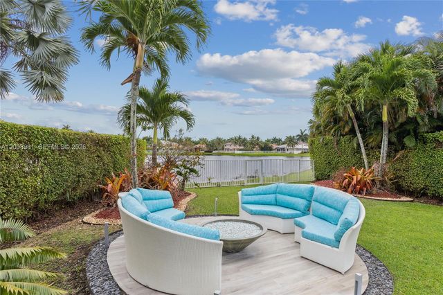 1371 Victoria Isle Dr, Weston, FL 33327