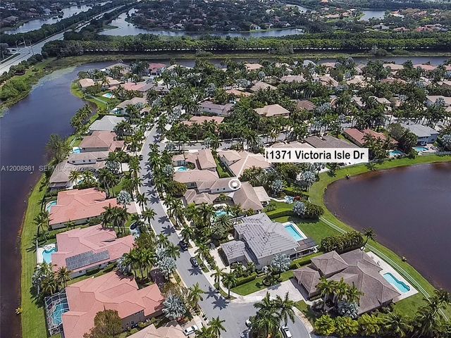 1371 Victoria Isle Dr, Weston, FL 33327