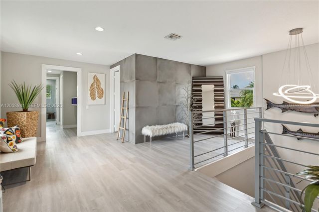 1371 Victoria Isle Dr, Weston, FL 33327