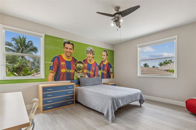 1371 Victoria Isle Dr, Weston, FL 33327