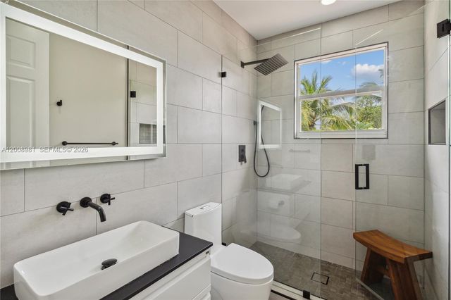 1371 Victoria Isle Dr, Weston, FL 33327