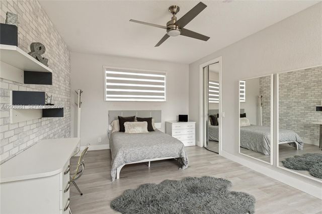 1371 Victoria Isle Dr, Weston, FL 33327