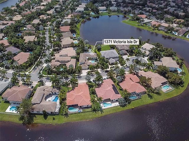 1371 Victoria Isle Dr, Weston, FL 33327