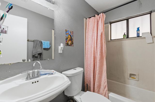 4621 Glendale Place NW, Albuquerque, NM 87105