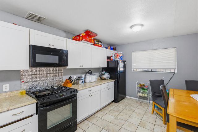 4621 Glendale Place NW, Albuquerque, NM 87105