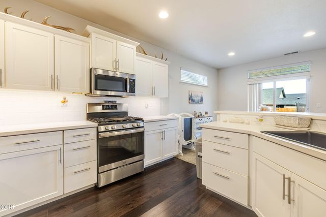 1997 NW 8th, Redmond, OR 97756