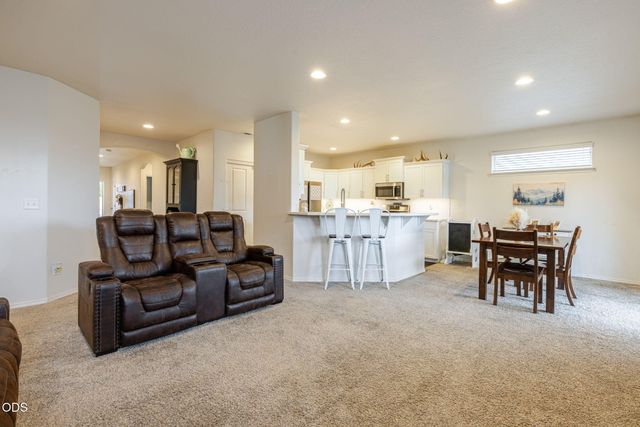 1997 NW 8th, Redmond, OR 97756