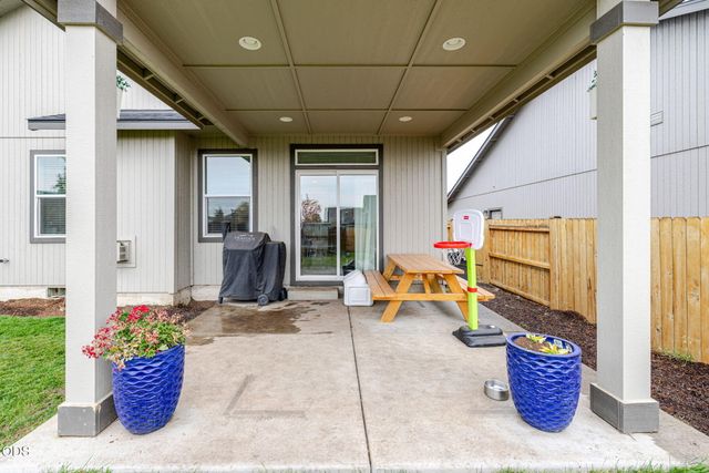 1997 NW 8th, Redmond, OR 97756