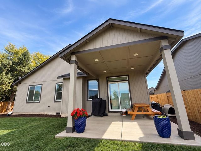 1997 NW 8th, Redmond, OR 97756