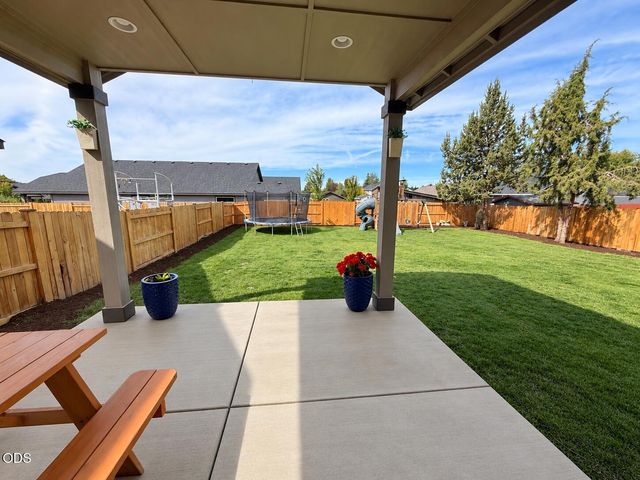 1997 NW 8th, Redmond, OR 97756
