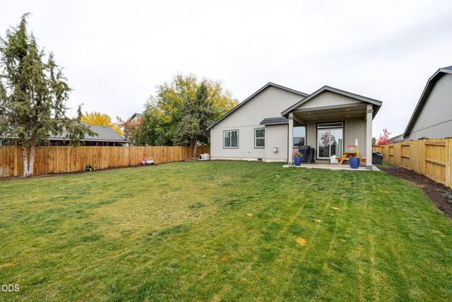 1997 NW 8th, Redmond, OR 97756