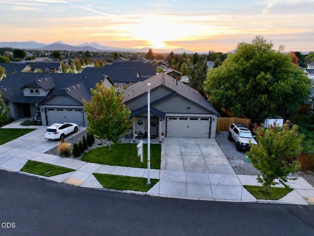 1997 NW 8th, Redmond, OR 97756