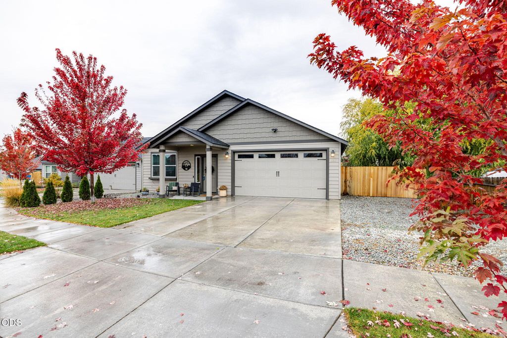 1997 NW 8th, Redmond, OR 97756