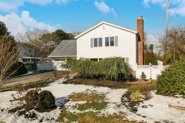 10 Marie Crescent, East Patchogue, NY 11772