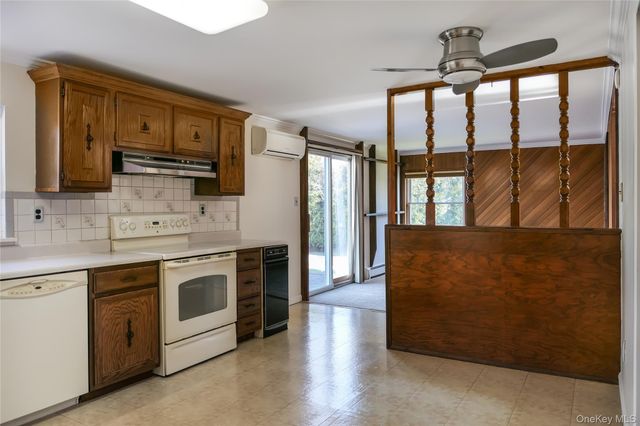 10 Marie Crescent, East Patchogue, NY 11772