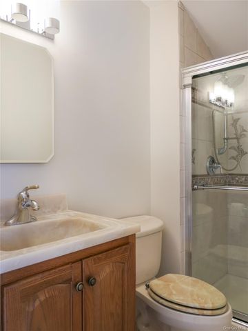 10 Marie Crescent, East Patchogue, NY 11772