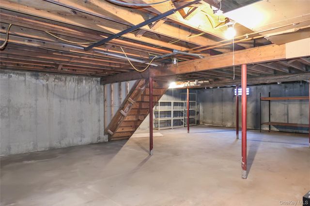 10 Marie Crescent, East Patchogue, NY 11772