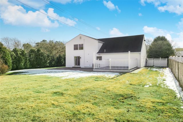 10 Marie Crescent, East Patchogue, NY 11772