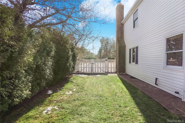 10 Marie Crescent, East Patchogue, NY 11772