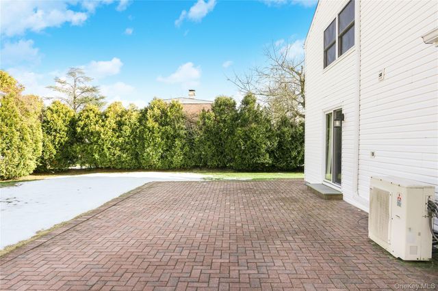 10 Marie Crescent, East Patchogue, NY 11772