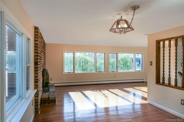 10 Marie Crescent, East Patchogue, NY 11772