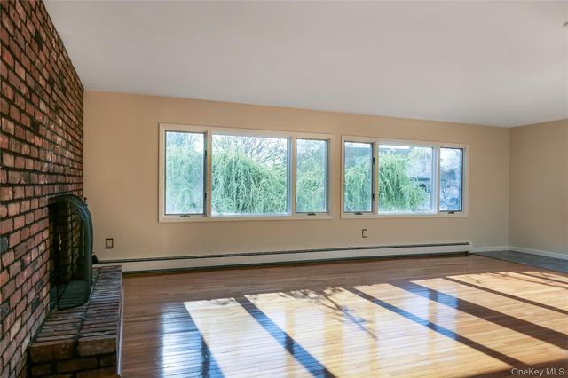 10 Marie Crescent, East Patchogue, NY 11772