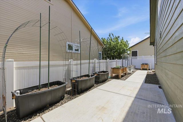 519 W Thornwood, Nampa, ID 83686