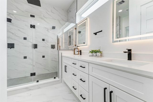 407 Grove Street B, Houston, TX 77020