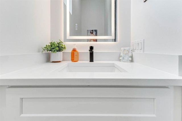 407 Grove Street B, Houston, TX 77020