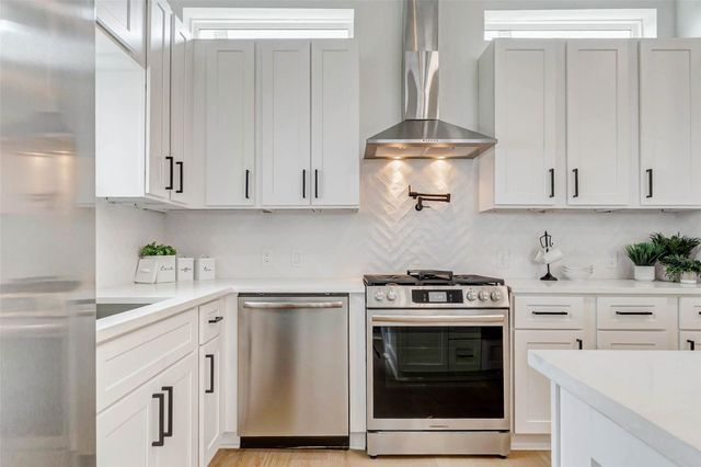 407 Grove Street B, Houston, TX 77020