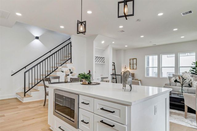 407 Grove Street B, Houston, TX 77020