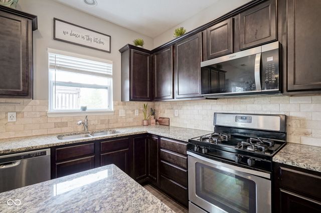 7148 N Chelmsford Drive, Mccordsville, IN 46055