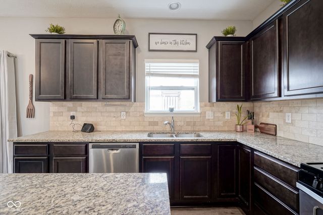 7148 N Chelmsford Drive, Mccordsville, IN 46055