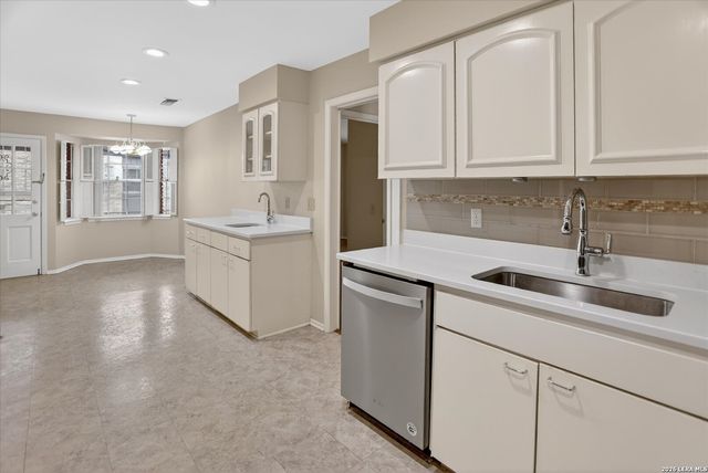 8033 N New Braunfels Ave Apt 400E, San Antonio, TX 78209
